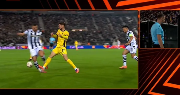 Armin Gigović dobio crveni protiv PAOK-a (FOTO: Screenshot)/Foto: 