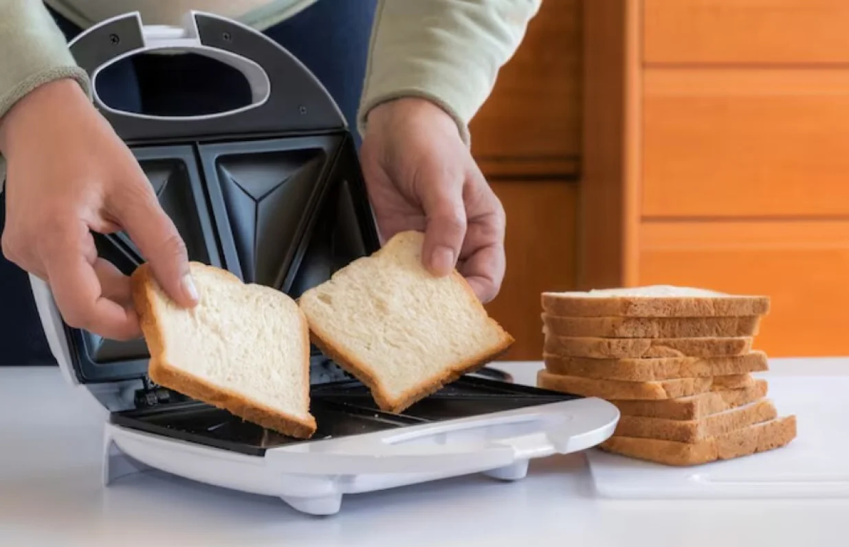 Tosteri, tostiranje hljeba/Freepik 