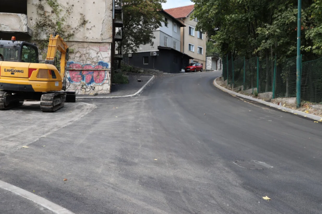Zavr&scaron;ili su radovi na rekonstrukciji saobraćajnice na dijelu Ulice Patriotske lige, od ulaza u Pionirsku dolinu do raskrsnice sa Ulicom Kromolj u vrijednosti od 175.965 KM/Foto: Općina Centar