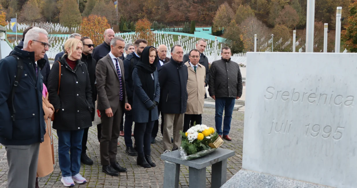 Predvođena predsjednikom Ponsom, delegacija Parlamentarne skupštine OSCE-a odala počast žrtvama genocida u Srebrenici/