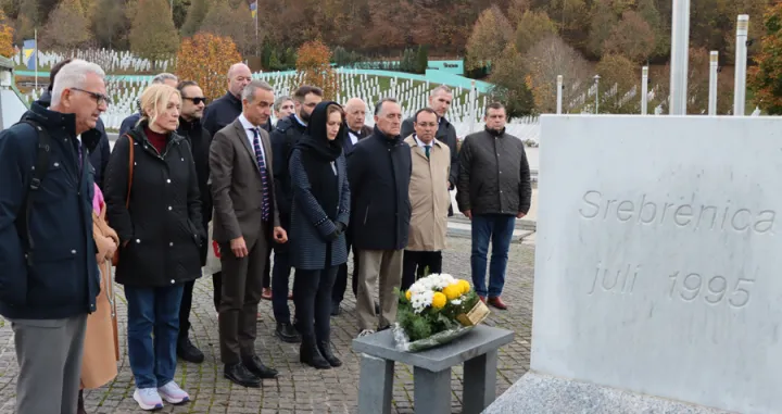 Predvođena predsjednikom Ponsom, delegacija Parlamentarne skupštine OSCE-a odala počast žrtvama genocida u Srebrenici/