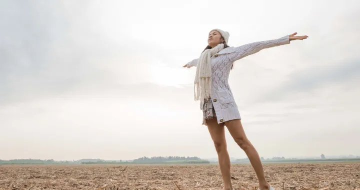 žena, sretna žena, okal&scaron;anje, ilustracija za horoskop/Infocuspix/freepik