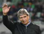 epa10269361 Betis head coach Manuel Pellegrini waves to supporters before the UEFA Europa League group C soccer match between Ludogorets Razgrad and Real Betis in Razgrad, Bulgaria, 27 October 2022. EPA/VASSIL DONEV/Foto: Vassil Donev