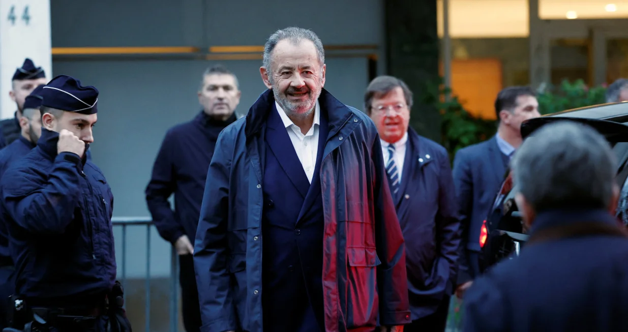 Guillaume Sarkozy arrives at the house of his brother former French President Nicolas Sarkozy, on the day Sarkozy begins his five-year prison sentence at the Sante prison for criminal conspiracy over attempts to raise campaign funds from Libya, in Paris, France, October 21, 2025. REUTERS/Sarah Meyssonnier/Sarah Meyssonnier