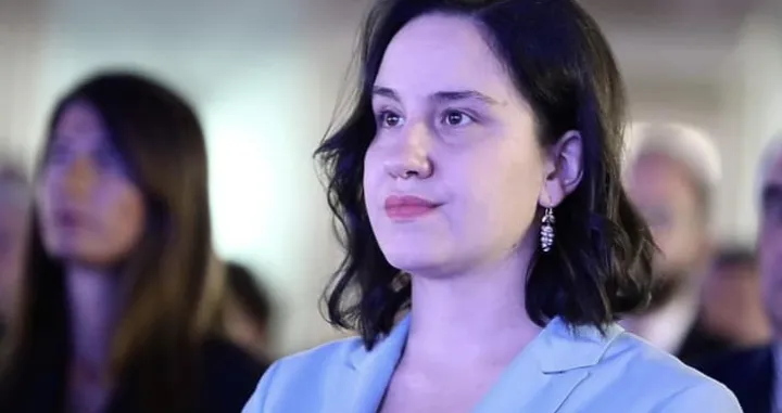 Benjamina Karić ozbiljna/