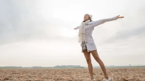 žena, sretna žena, okalšanje, ilustracija za horoskop/Infocuspix/freepik