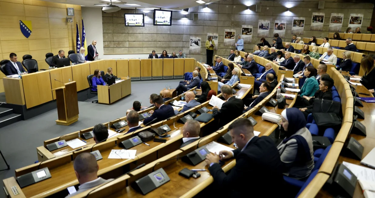 SARAJEVO, 30. septembra (FENA) – Intoniranjem himne Bosne i Hercegovine, u Sarajevu je počela redovna sjednica Doma naroda Federalnog parlamenta, prva nakon ljetne pauze.(Foto FENA/Almir Razić)/Almir Razić