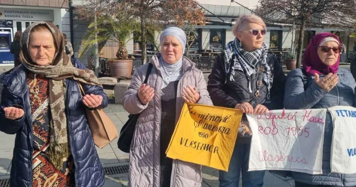 Majke Srebrenice okupile se u Tuzli/Majke Srebrenice//