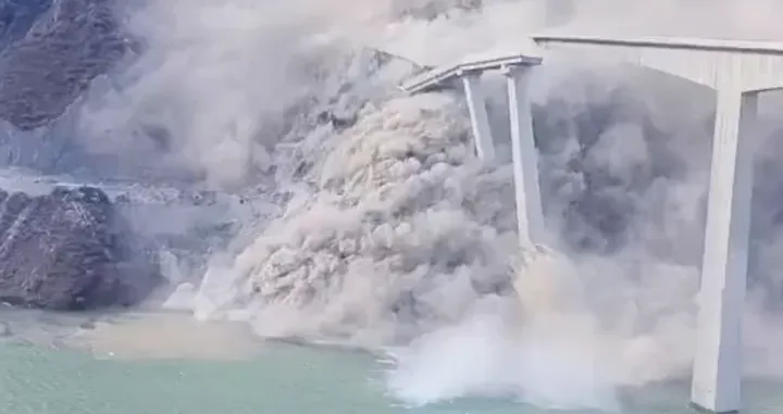 Urušavanje mosta u Kini/X