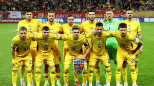 Soccer Football - FIFA World Cup - UEFA Qualifiers - Group H - Romania v Austria - Arena Nationala, Bucharest, Romania - October 12, 2025 Romania players pose for a team group photo before the match Inquam Photos via REUTERS/Bogdan Buda ROMANIA OUT. NO COMMERCIAL OR EDITORIAL SALES IN ROMANIA. THIS IMAGE HAS BEEN SUPPLIED BY A THIRD PARTY./Foto: Bogdan Buda