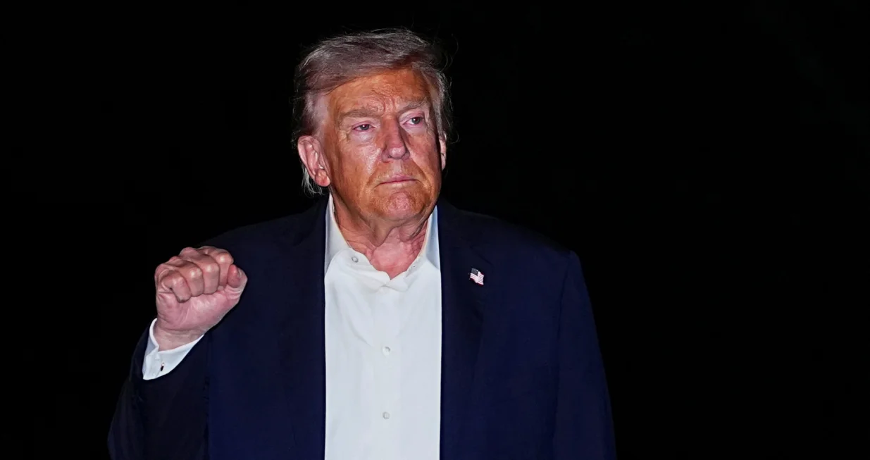 U.S. President Donald Trump gestures while walking as he arrives back at the White House, after participating in a world leaders' summit in Egypt on ending the Gaza war, amid a ceasefire between Israel and Hamas in Gaza, in Washington, D.C., U.S., October 14, 2025. REUTERS/Aaron Schwartz/Aaron Schwartz