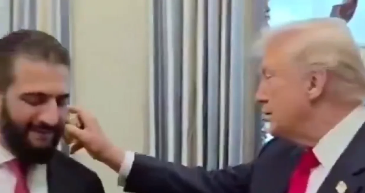 Trump pošpricao sirijskog predsjednika kolonjskom/Screenshot