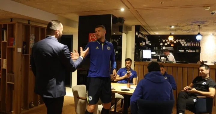 Zeljković pružio podr&scaron;ku Zmajevima (FOTO:NFSBiH)/Foto: 