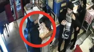 Snimak krađe u sarajevskom kafiću/Crna Hronika