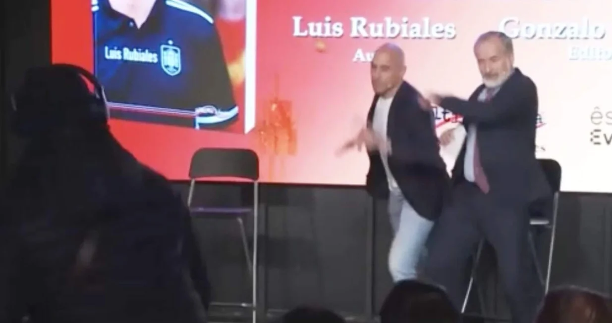 Rubialesa gađali jajima na promociji knjige (FOTO: Screenshot: X)/Foto: 