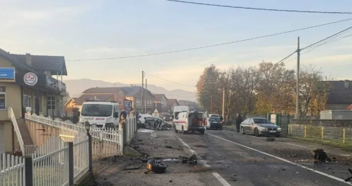 Dijelovi vozila razasuti po putu/Facebook//