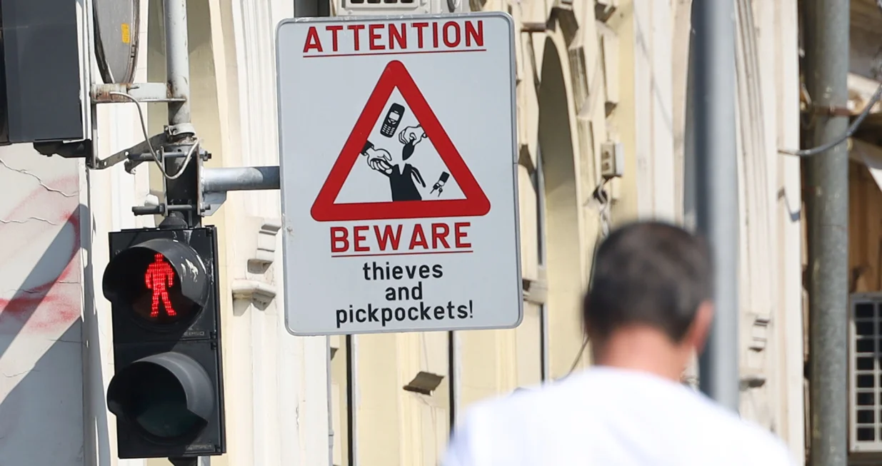 Upozorenje džeparoši/Senad Gubelić