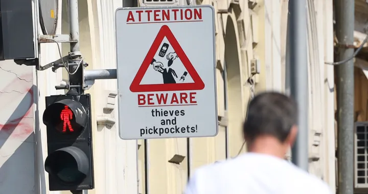 Upozorenje džeparoši/Senad Gubelić