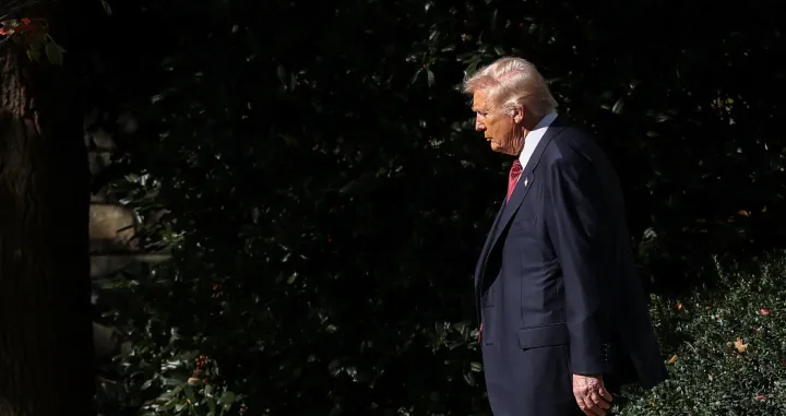 U.S. President Donald Trump departs the White House in Washington, D.C., U.S. November 5, 2025. REUTERS/Kevin Lamarque/Kevin Lamarque