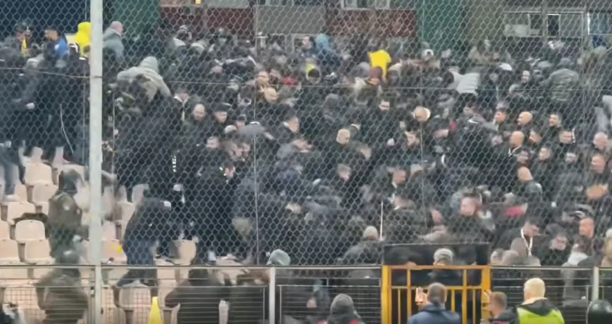 Navijači Rumunije brutalno pretučeni na Bilinom polju (FOTO: Screenshot)/Foto: 