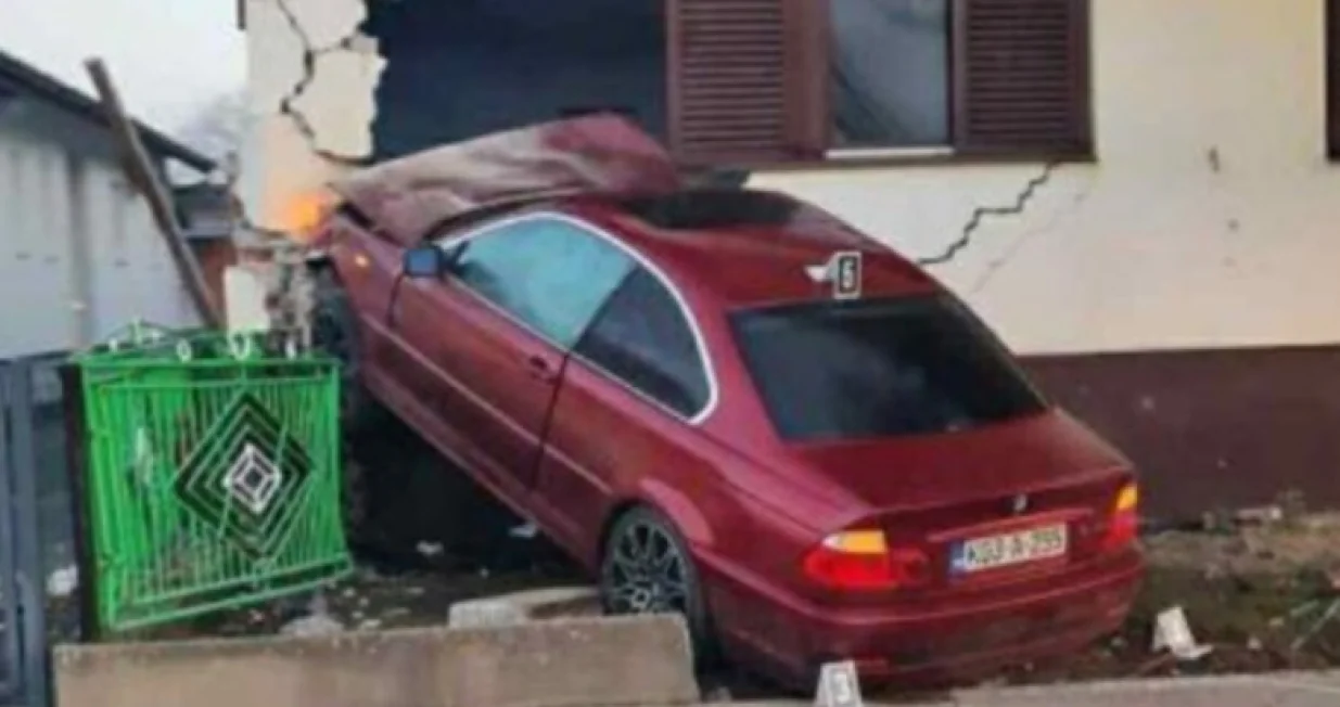 Vozač zadobio povrede/Crna-hronika//