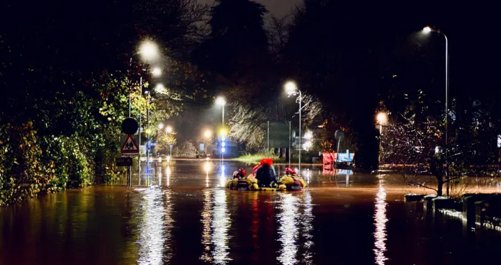 Oluja Claudia poharala Evropu/South Wales Fire And Rescue Serv