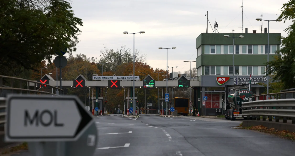 The main entrance of Hungarian MOL Group's Danube Refinery is seen after a fire broke out at a feed processing unit on late Monday in Szazhalombatta, Hungary, October 21, 2025. REUTERS/Bernadett Szabo/Bernadett Szabo