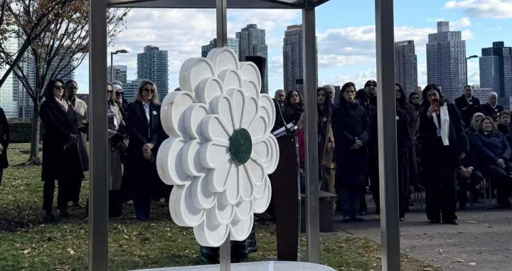 Predsjedavajući Predsjedništva Bosne i Hercegovine Željko Komšić prisustvovao je otkrivanju spomenika "Cvijet Srebrenice" u vrtu Ujedinjenih nacija u New Yorku/