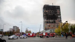 Zagreb, Hrvatska - 18. studenoga 2025:Vatrogasci završavaju gašenje požara na zgradi Vjesnika u Zagrebu, glavnom gradu Hrvatske, koja je cijelu noć gorjela (Stipe Majic - Anadolu Agency)/