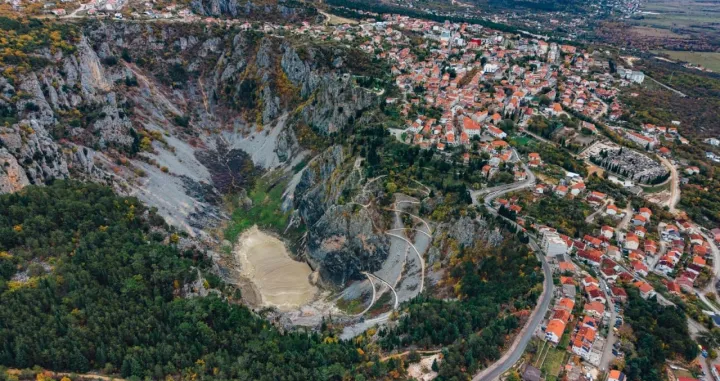 Žalosni prizori u Imotskom! Jezero ostalo bez kapi vode; nekada su padali rekordi/Braco Ćosić