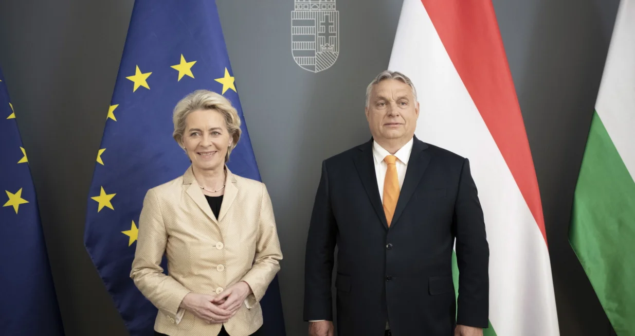 epa09936463 A handout photo made available by the Hungarian PM's Press Office shows Hungarian Prime Minister Viktor Orban (R) as he receives European Commission President Ursula von der Leyen (L) at the Hungarian PM's office in Budapest, Hungary, 09 May 2022. EPA/Vivien Benko Cher/Hungarian PM's Press Office HANDOUT HUNGARY OUT HANDOUT EDITORIAL USE ONLY/NO SALES/Vivien Benko Cher/Hungarian Pm's Press Office Handout