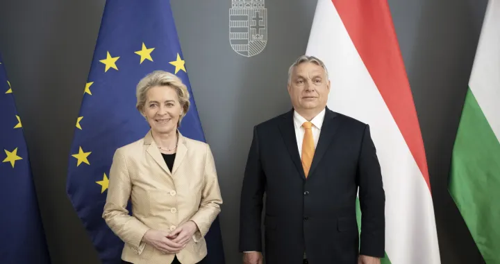 epa09936463 A handout photo made available by the Hungarian PM's Press Office shows Hungarian Prime Minister Viktor Orban (R) as he receives European Commission President Ursula von der Leyen (L) at the Hungarian PM's office in Budapest, Hungary, 09 May 2022. EPA/Vivien Benko Cher/Hungarian PM's Press Office HANDOUT HUNGARY OUT HANDOUT EDITORIAL USE ONLY/NO SALES/Vivien Benko Cher/Hungarian Pm's Press Office Handout