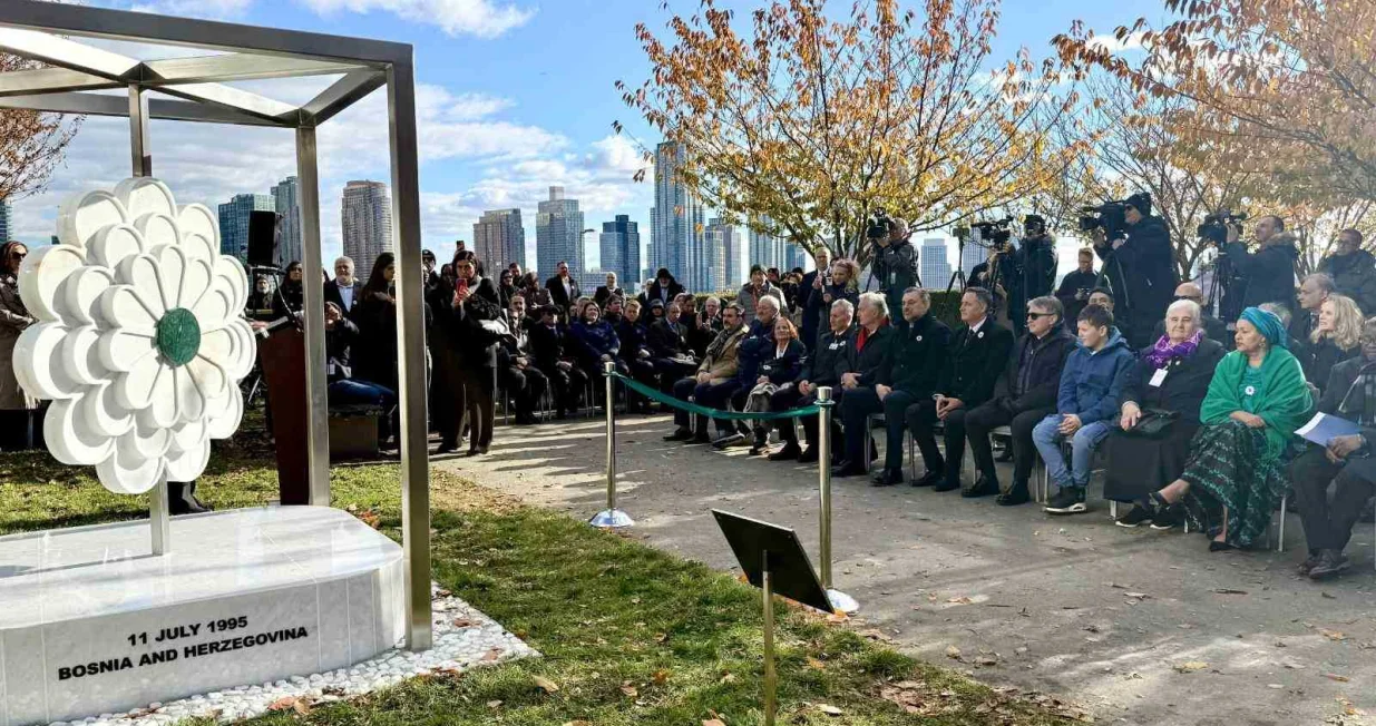 Predsjedavajući Predsjedni&scaron;tva Bosne i Hercegovine Željko Kom&scaron;ić prisustvovao je otkrivanju spomenika "Cvijet Srebrenice" u vrtu Ujedinjenih nacija u New Yorku/