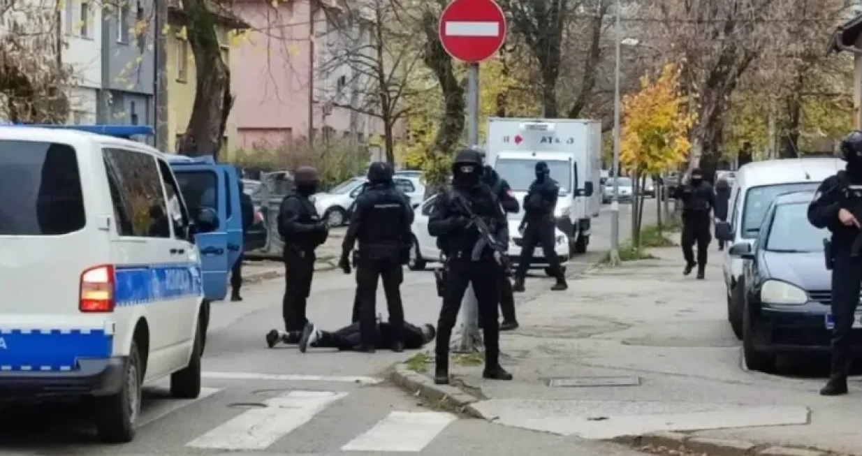 Žandarmerija oborila na pod Crnogorca/Mondo//