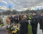 Okupljanej na mezaru Halida Bešlića/Čitatelj/