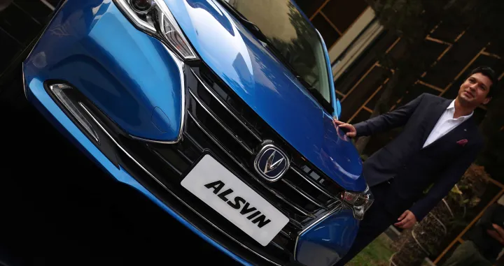 epa08877788 Danial Malik – CEO of Master Changan Motors presents the All-New Changan Alsvin – Pakistan's 1st Euro-5 Smart Sedan, in Karachi, Pakistan, 11 December 2020. Master Changan Motors will be selling three variants of Alsvin. The first is the 1.37-litre manual transmission variant. The car has a 1.5 litre 5-speed Dual-Clutch Automatic Transmission (DCT) and at the top of the line, will be the 'Lumiere' edition with 1.5-litre DCT. EPA/SHAHZAIB AKBER/Shahzaib Akber