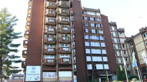 Tuzla, BiH, 5. novembar 2025: Najmanje 11 osoba je poginulo, a viЕЎe od 20 povrijeД'eno u velikom poЕѕaru koji je sinoД‡ oko 20.45 sati izbio na sedmom spratu Doma penzionera u Tuzli (Ahmet Besic - Anadolu Agency)/