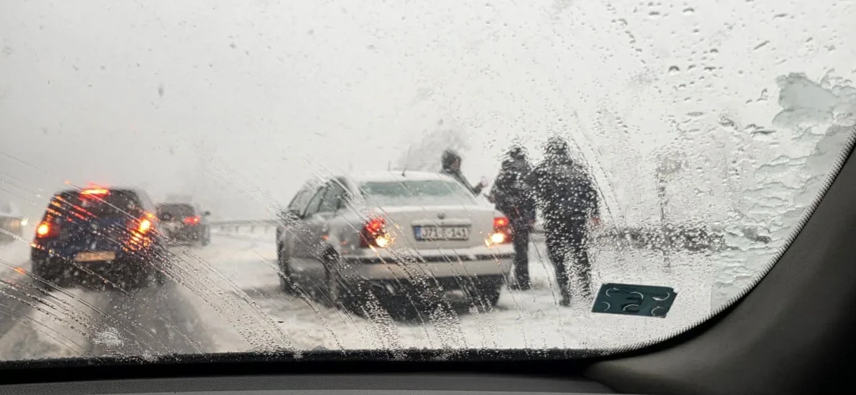 Na putu od Konjica ka Jablanici/Čitateljica Oslobođenja/Čitateljica Oslobođenja