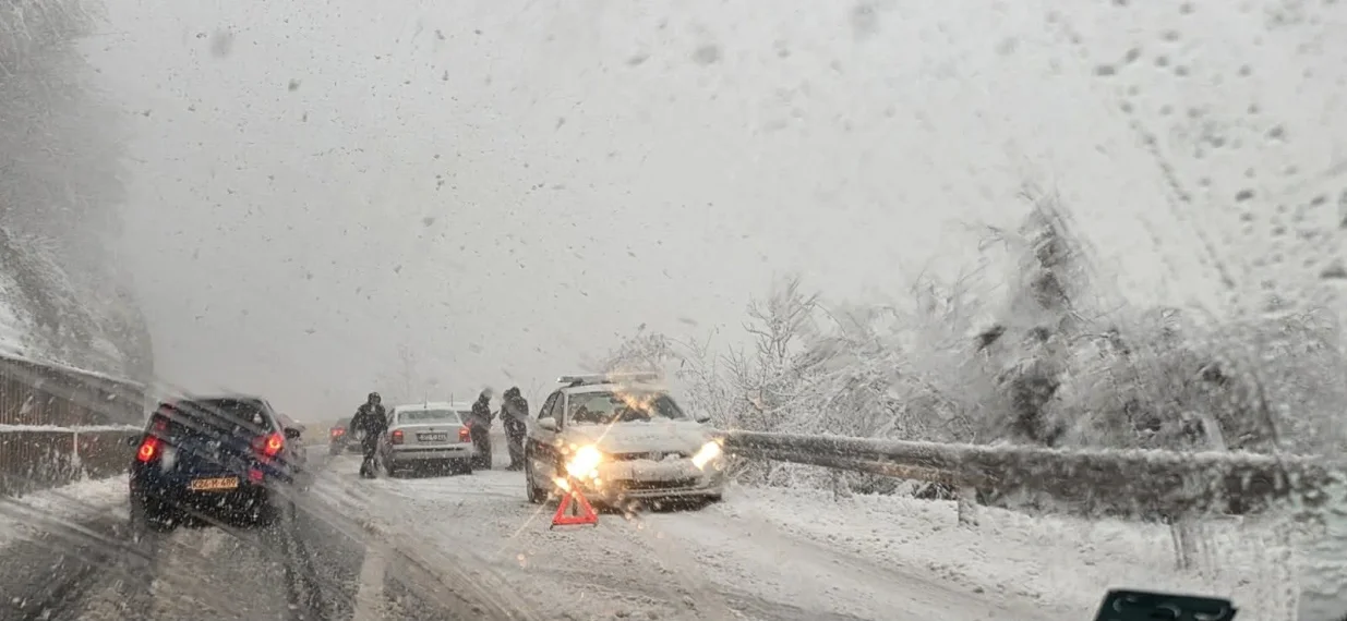 Na putu od Konjica ka Jablanici/Čitateljica Oslobođenja/Čitateljica Oslobođenja
