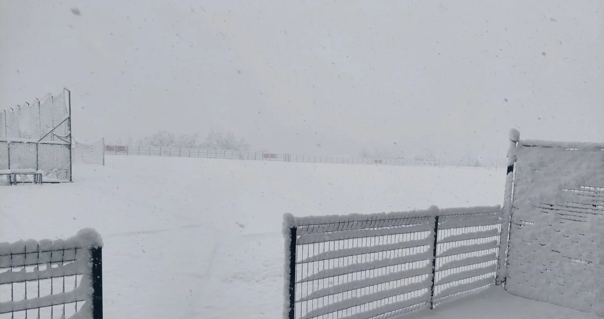 Pomoćni stadion FK Slavija pod snijegom/Foto: 