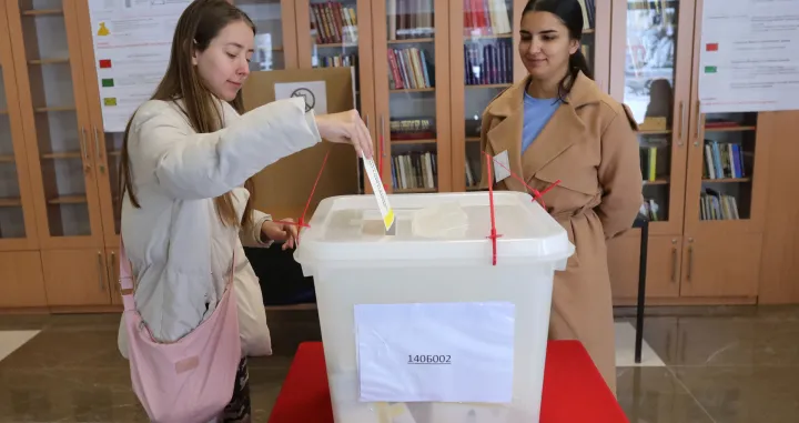 Prijevremeni izbori za predsjednika Republike Srpske. Istočno Sarajevo - Lukavica glasanje/Senad Gubelić