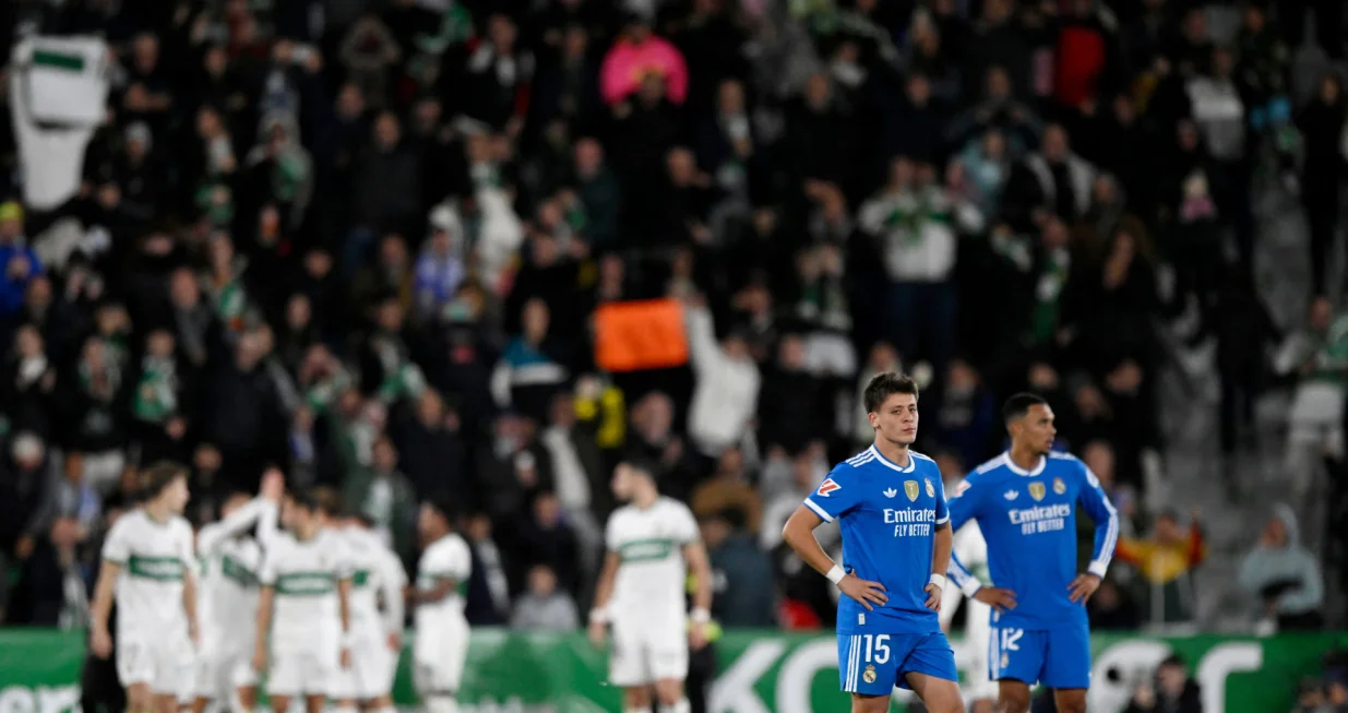 Soccer Football - LaLiga - Elche v Real Madrid - Estadio Manuel Martinez Valero, Elche, Spain - November 23, 2025 Real Madrid's Arda Guler looks dejected after Elche's Aleix Febas scores their first goal REUTERS/Pablo Morano/Foto: Pablo Morano