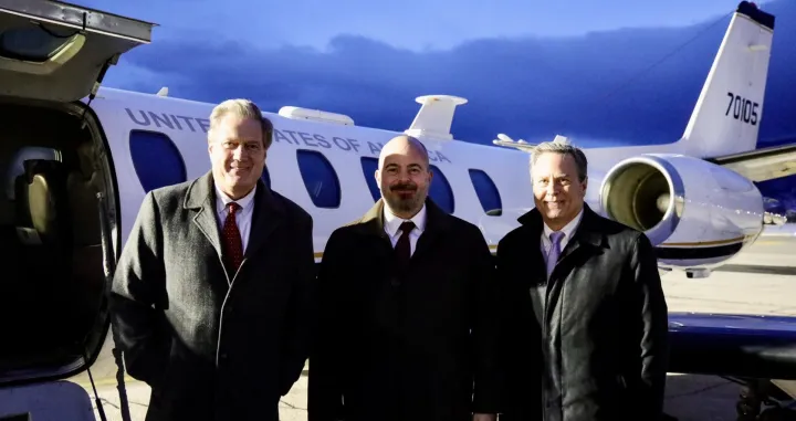 Otpravnik poslova Ambasade Sjedinjenih Američkih Država John Ginkel poželio je dobrodošlicu u Sarajevo kongresmenima Michaelu Turneru i Donaldu Norcrossu/X