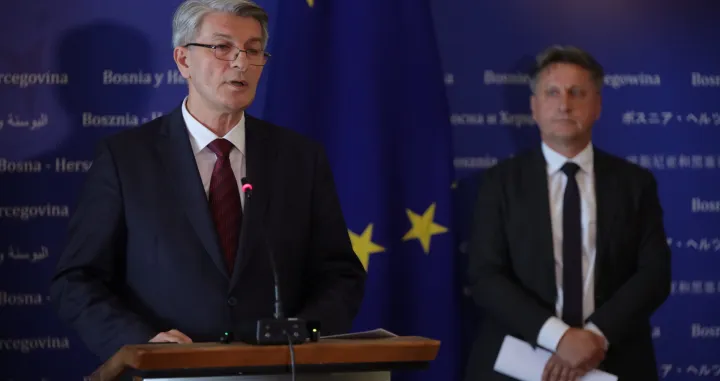 Konferencija za medije poslanika u Predstavničkom domu Parlamentarne skupštine Bosne i Hercegovine Šemsudina Mehmedovića i Jasmina Emrića/Senad Gubelić