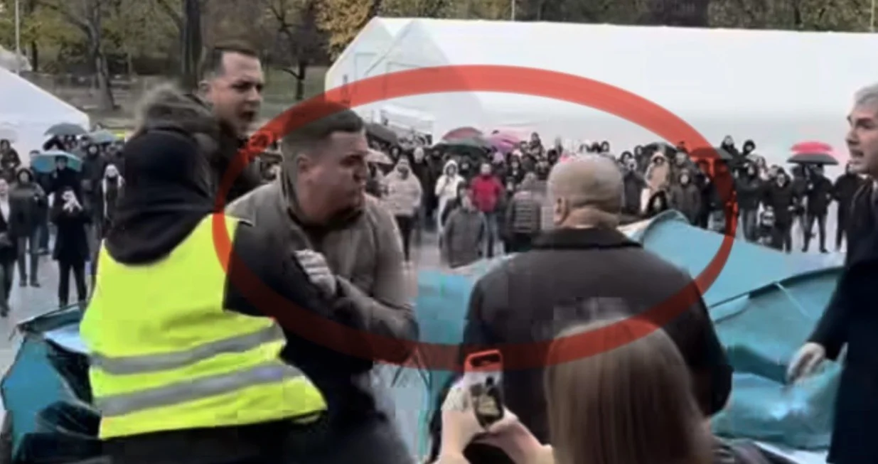 Šef Ćacilenda nasrće na poslanike/Miroslav Aleksić