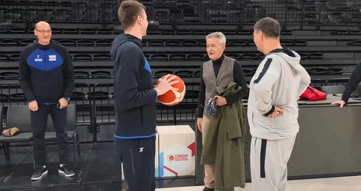 Bogdan Tanjević obišao Zmajeve/Foto: 