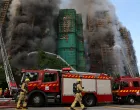 Firefighters work as efforts are underway to extinguish flames engulfing bamboo scaffolding across multiple buildings at the Wang Fuk Court housing estate in Tai Po, Hong Kong, China, November 26, 2025. REUTERS/Tyrone Siu  TPX IMAGES OF THE DAY/Tyrone Siu