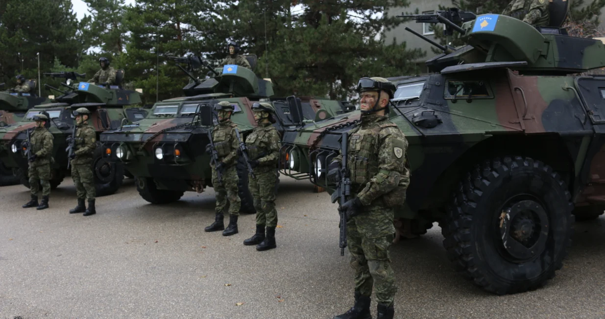 PRIЕ TINA, KOSOVO - 27. NOVEMBAR 2025: Bezbjednosne snage Kosova (KBS) obiljeЕѕavaju Dan otvorenih vrata, koji ima za cilj predstavljanje naoruЕѕanja i opreme zainteresovanim graД'anima. Otvaranju vrata KBS-a za graД'ane prisustvovali su predsjednica Vjosa Osmani, predsjednik Parlamenta Dimal Basha, vrЕЎilac duЕѕnosti premijera Albin Kurti, ministar odbrane Ejup Maqedonci, komandant KBS-a Bashkim Jashari, te brojni graД'ani, ukljuДЌujuД‡i uДЌenike osnovnih ЕЎkola. (Erkin KeГ§i - Anadolu Agency)/