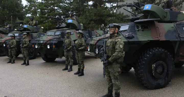 PRIЕ TINA, KOSOVO - 27. NOVEMBAR 2025: Bezbjednosne snage Kosova (KBS) obiljeЕѕavaju Dan otvorenih vrata, koji ima za cilj predstavljanje naoruЕѕanja i opreme zainteresovanim graД'anima. Otvaranju vrata KBS-a za graД'ane prisustvovali su predsjednica Vjosa Osmani, predsjednik Parlamenta Dimal Basha, vrЕЎilac duЕѕnosti premijera Albin Kurti, ministar odbrane Ejup Maqedonci, komandant KBS-a Bashkim Jashari, te brojni graД'ani, ukljuДЌujuД‡i uДЌenike osnovnih ЕЎkola. (Erkin KeГ§i - Anadolu Agency)/