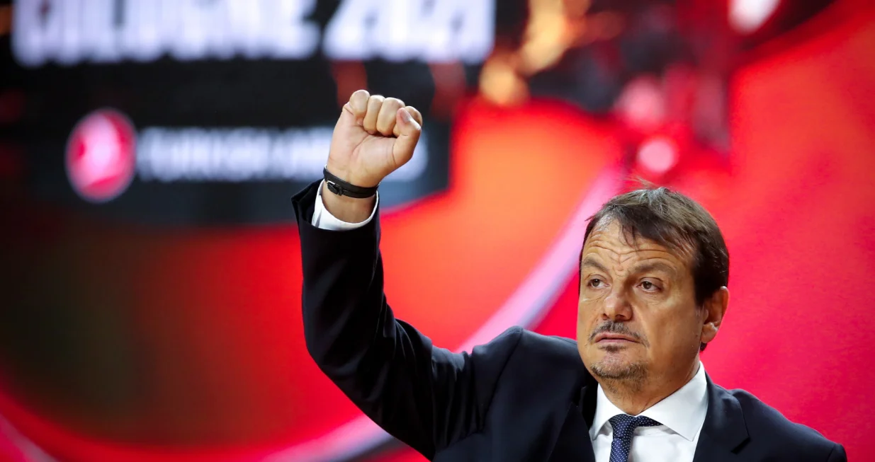 epa09233729 Head coach Ergin Ataman of Anadolu Efes Istanbul reacts during the EuroLeague basketball semifinal match between CSKA Moscow and Anadolu Efes Istanbul in Cologne, Germany, 28 May 2021. EPA/FRIEDEMANN VOGEL/Foto: Friedemann Vogel